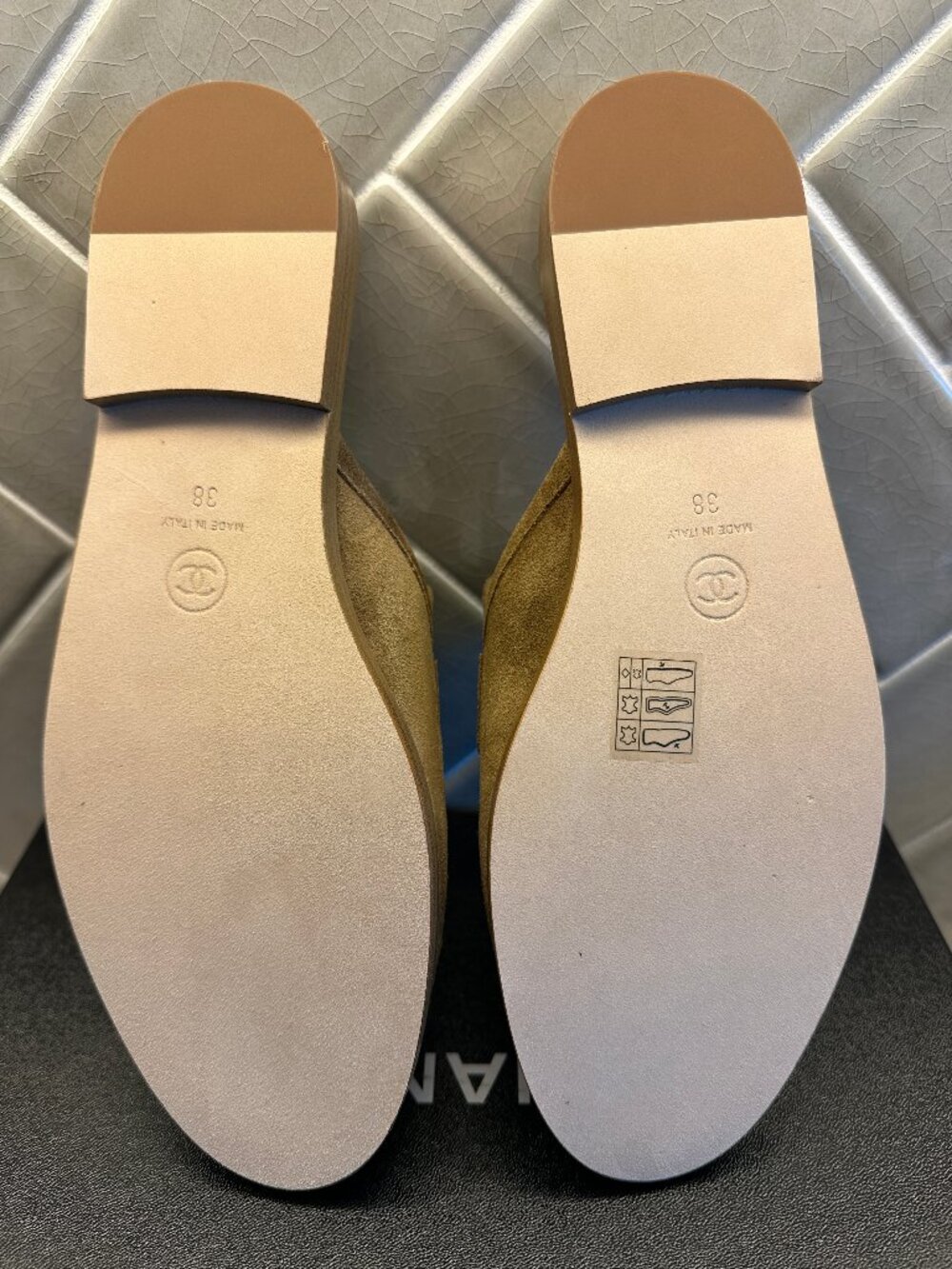 NWT Chanel Interlocking CC Logo Mules (Spring Summer 2026 Pre-collection) - Picture 6 of 8